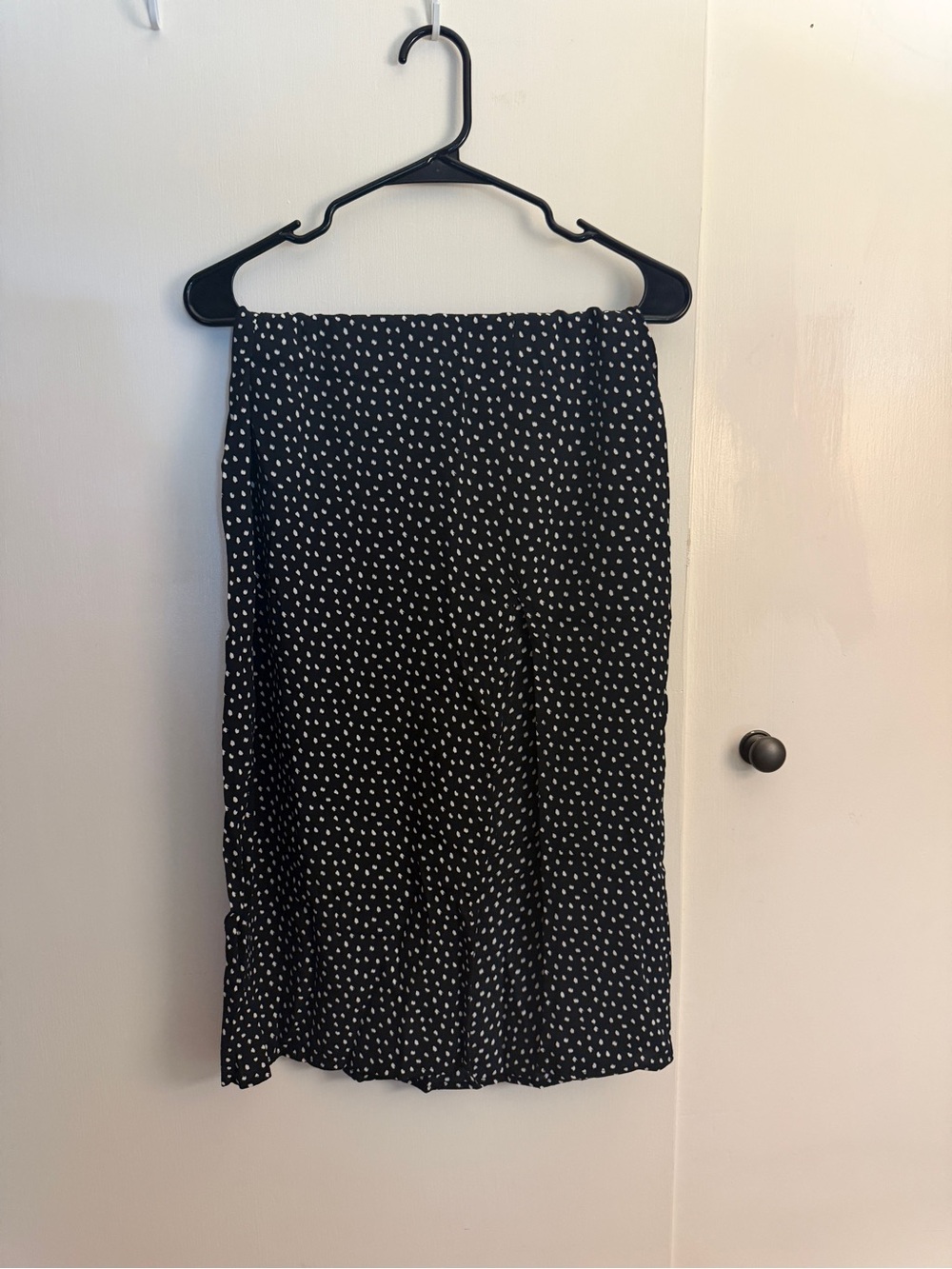 Abercrombie & Fitch Black Midi Skirt with White Dot Print
